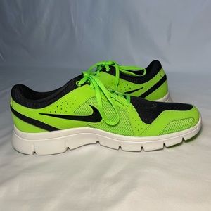 NWOT Nike men’s size 11 athletic shoes